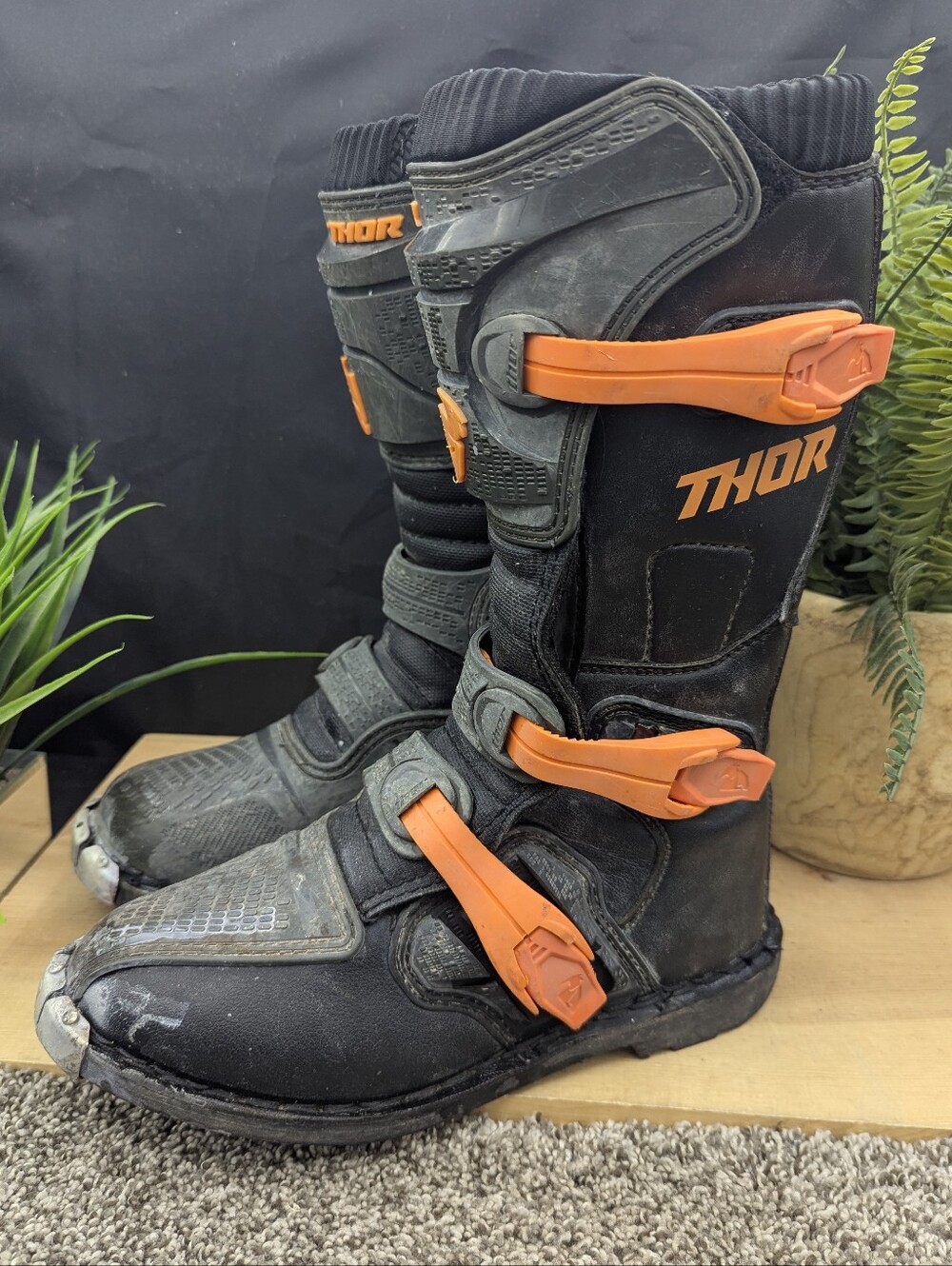Thor Blitz XP Youth/Mens Size 7 Motocross Boots Black Metal Toe Guards